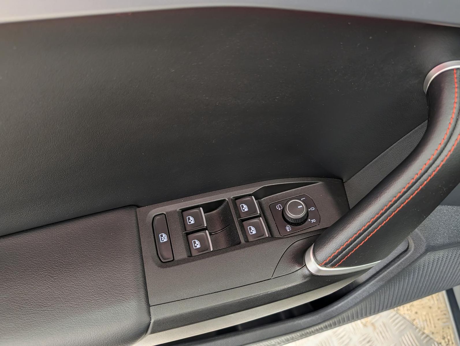 Seat Leon 1.5 eTSI DSG FR AHK|Navi|LED|Winter|18"|ACC