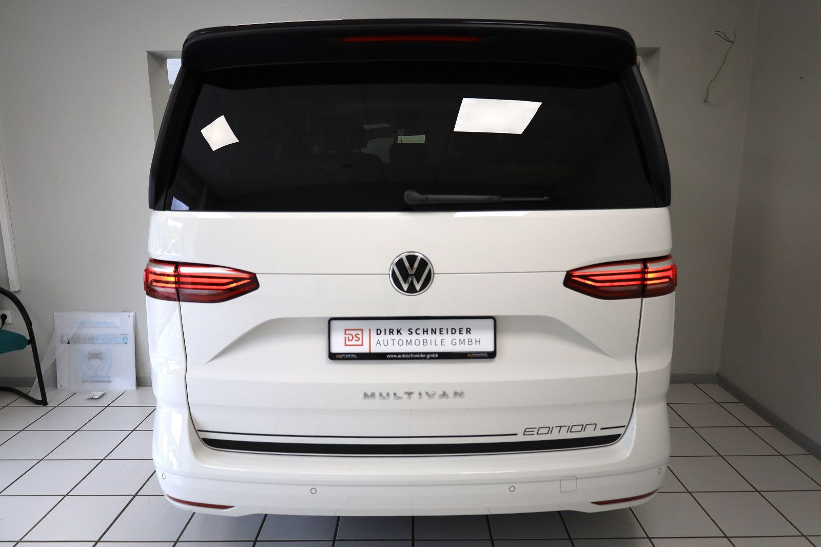 Volkswagen T7 2.0 TDI Multivan Edition - Samsaru's Car Outlet