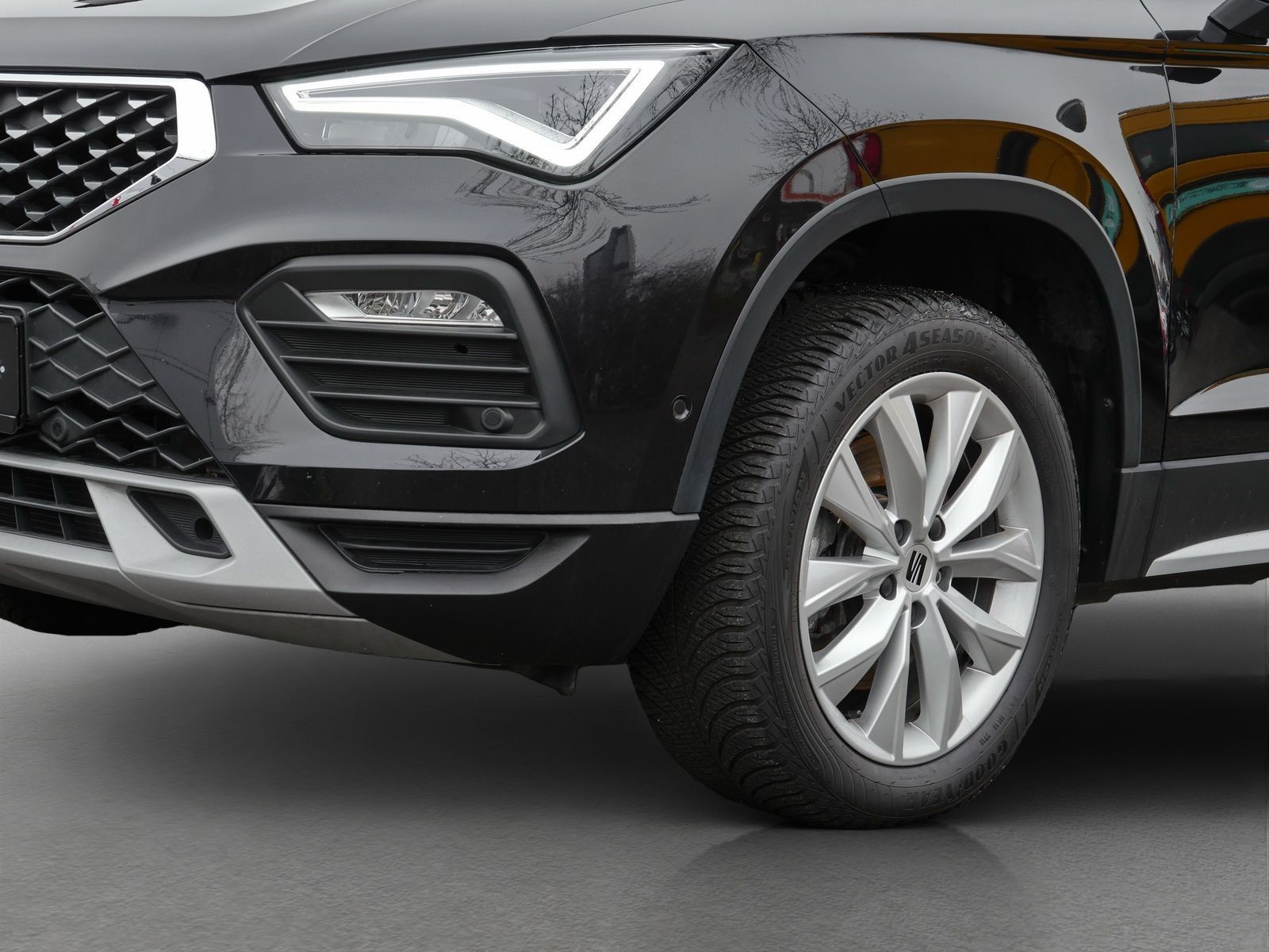 Seat Ateca Xperience 2.0 TDI LED*AHK*RFK*ACC*Navi