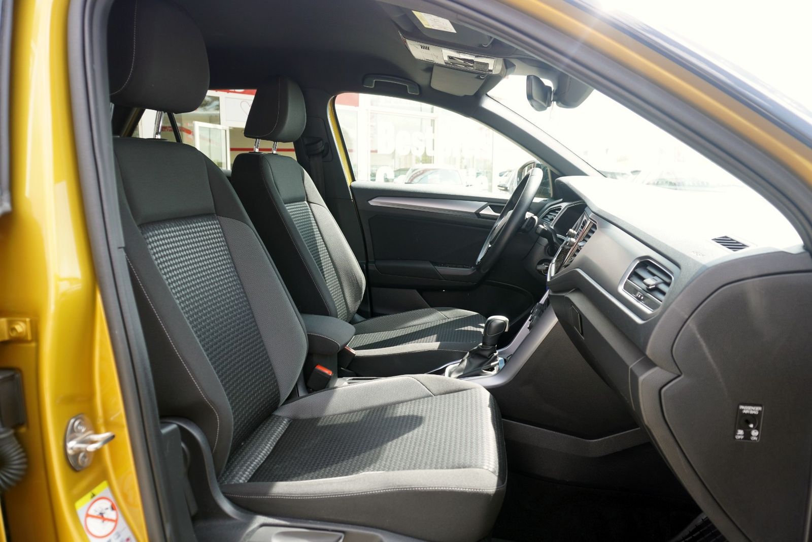 Volkswagen T-Roc 2.0 TDI Active - Samsaru's Car Outlet