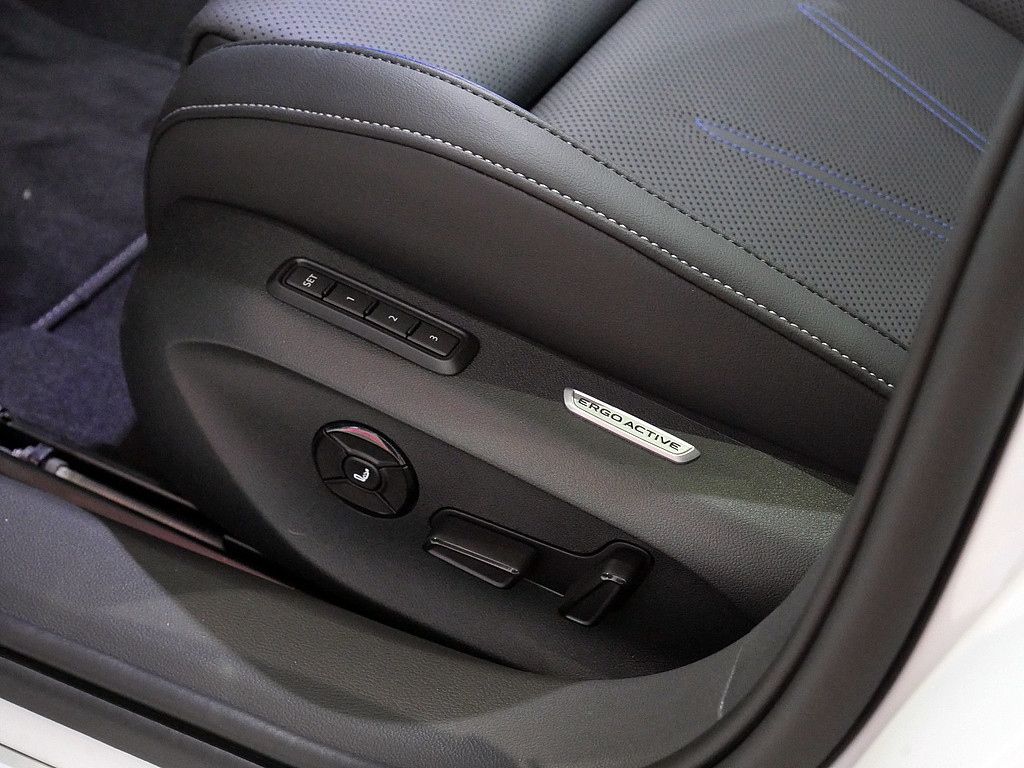 Volkswagen Passat R-Line 2.0 TDI DSG R-Line PANO AHK MATRIX