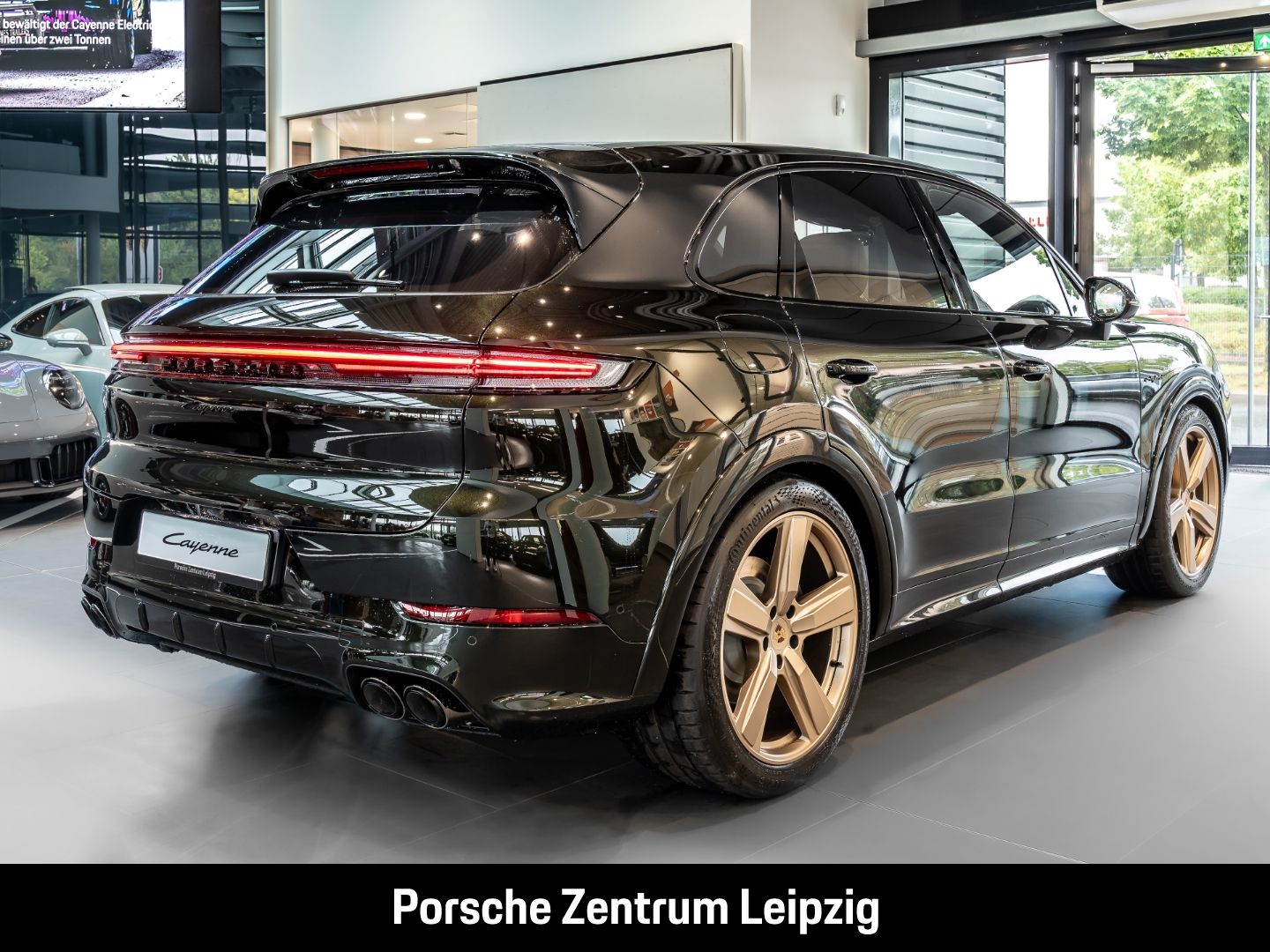 Porsche Cayenne E-Hybrid Dunkelolive Massage Sportabgas