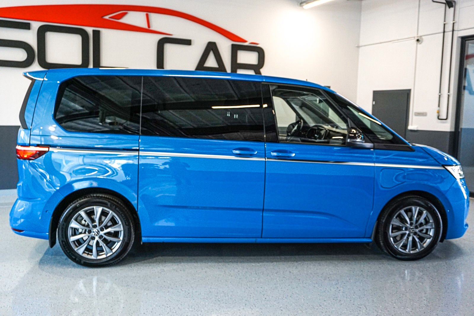 Volkswagen T7 Transporter Multivan eHybrid - Samsaru's Car Outlet