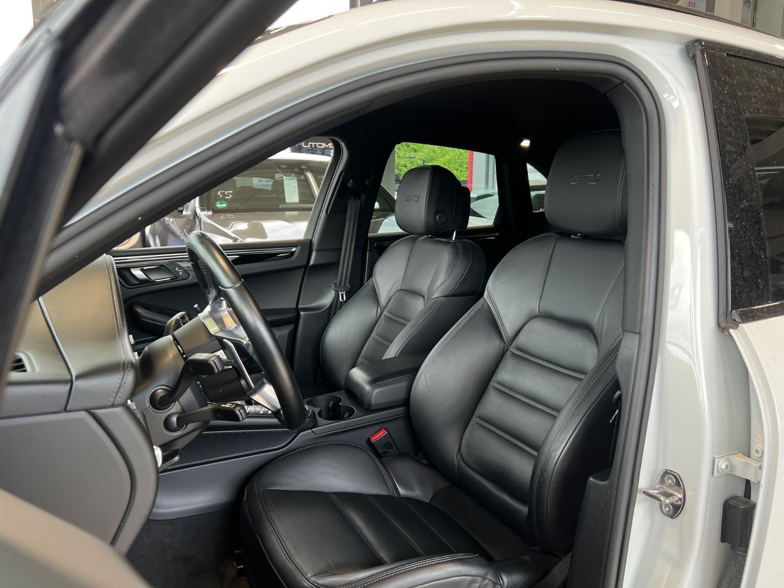 Porsche Macan GTS - Samsaru's Car Outlet