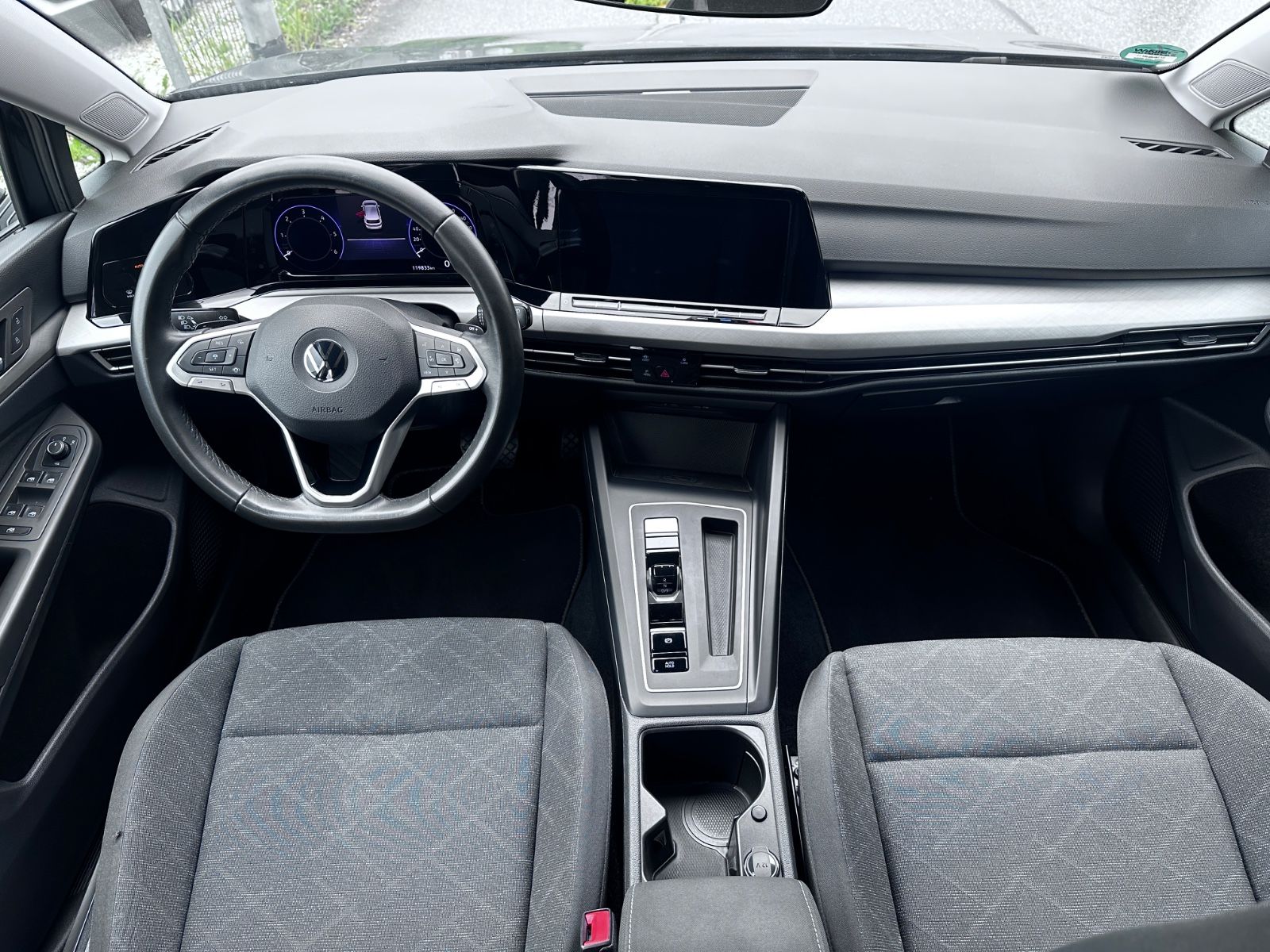 Volkswagen Golf VIII Life - Samsaru's Car Outlet