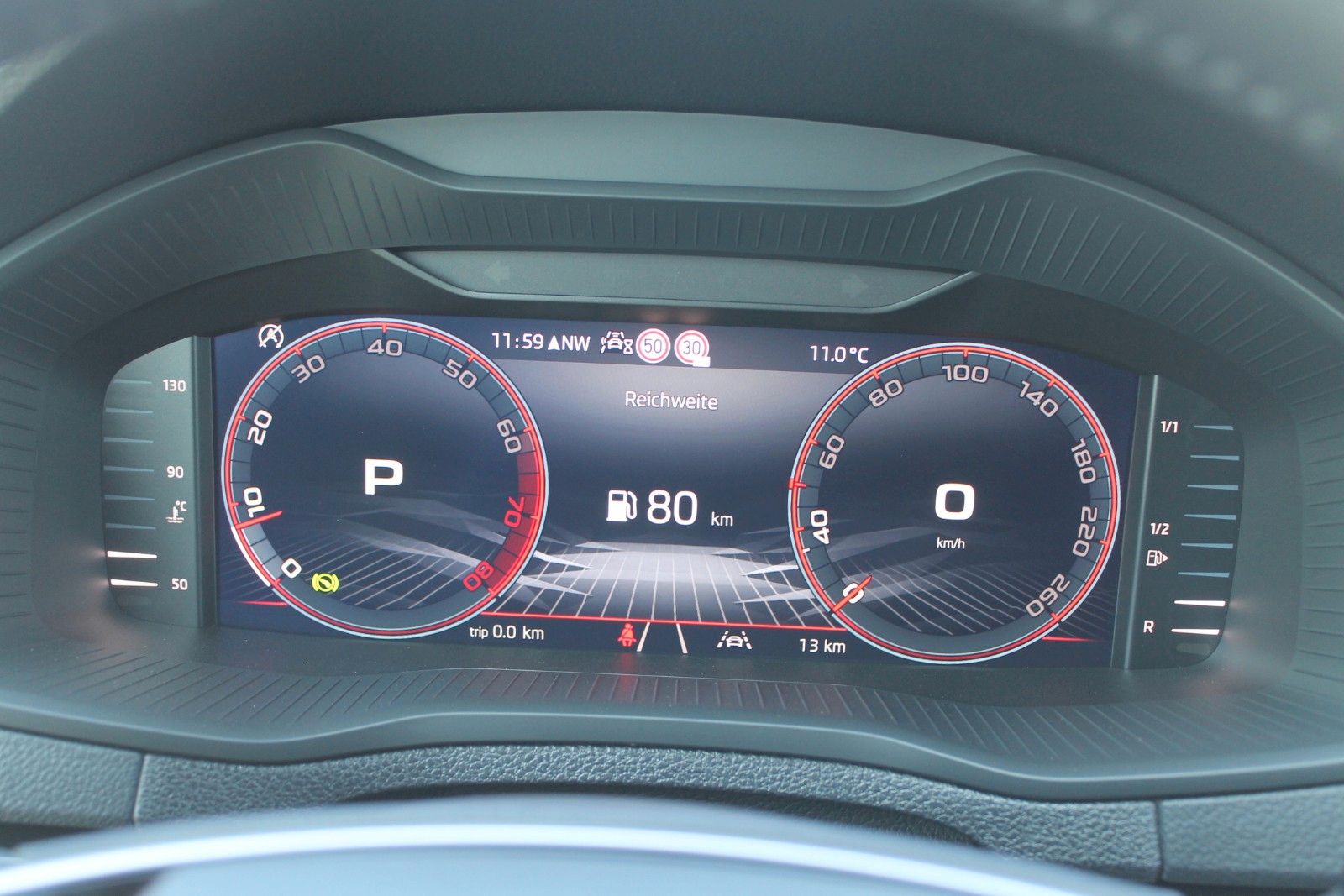 Skoda Karoq 1.5 TSI DSG Sportline AHK/NAVI/ACC/Canton