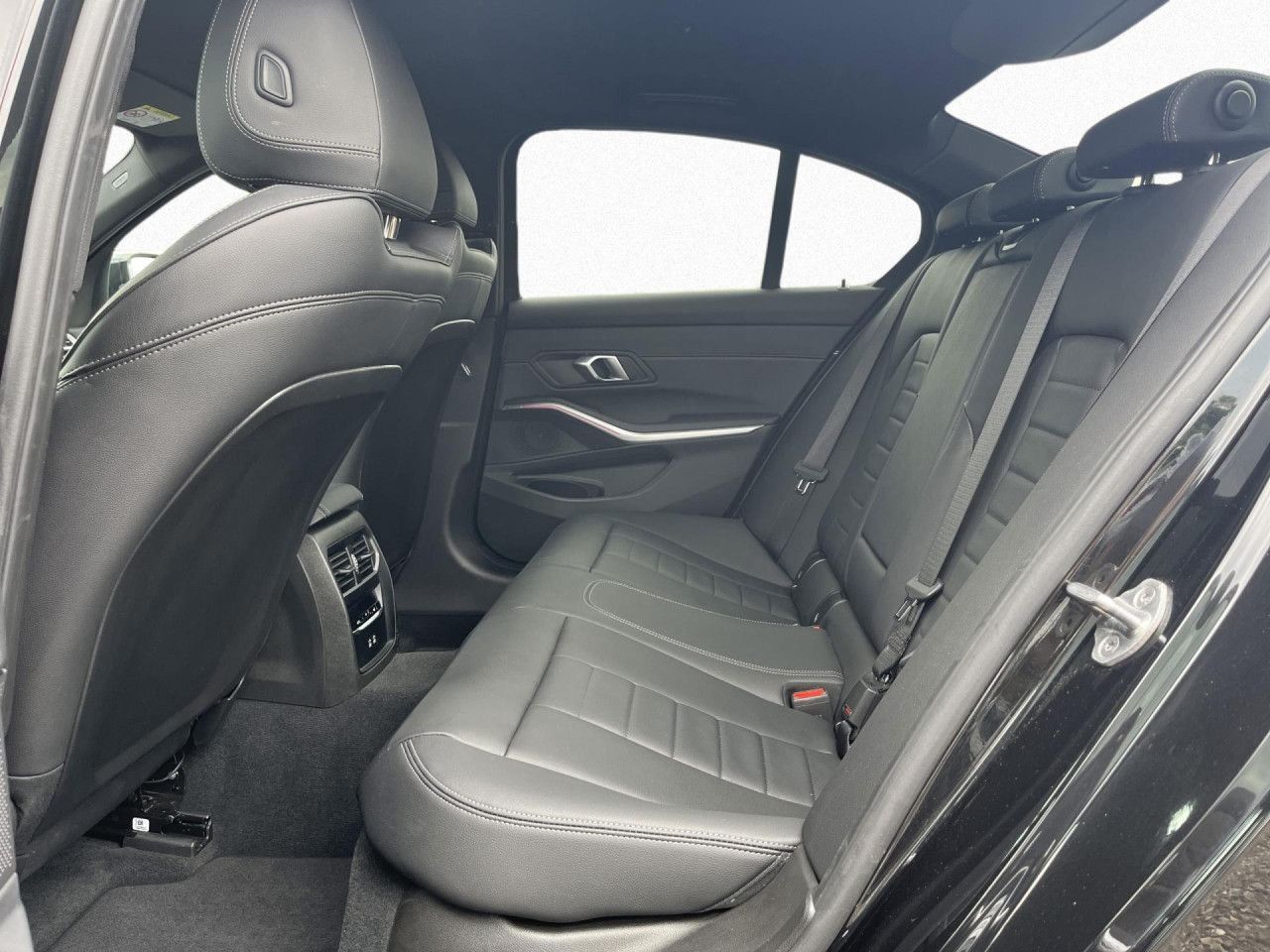 BMW 330e xDrive Lim M Sport HUD,360°,DA,ACC,Memory