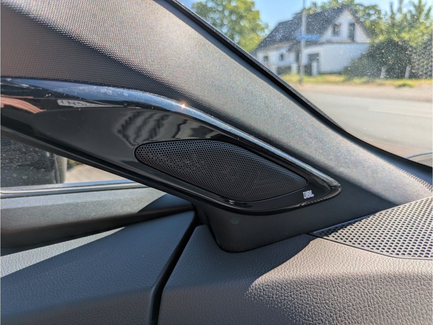 Toyota C-HR Style Selection - Samsaru's Car Outlet