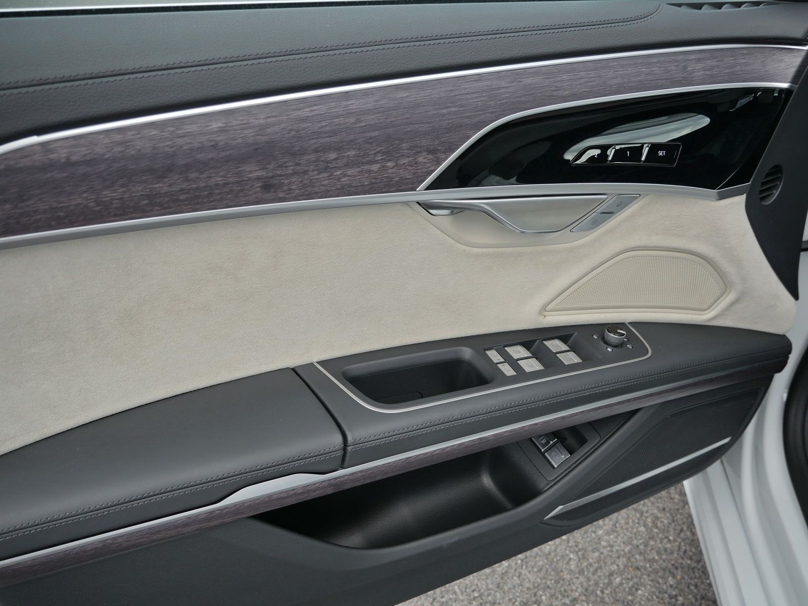 Audi A8 60 TFSI e quattro - Samsaru's Car Outlet