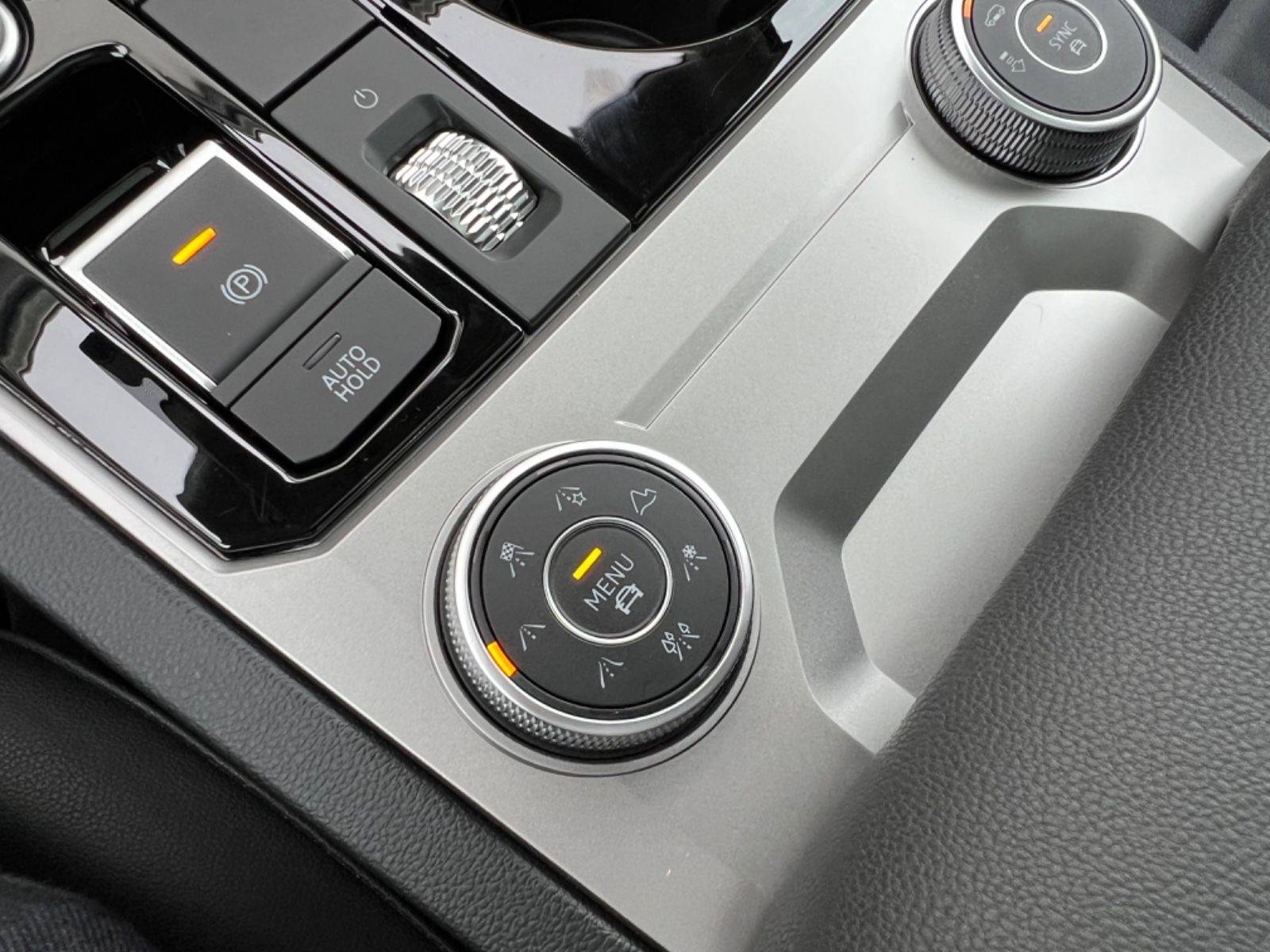 Volkswagen Touareg 4M eHybrid - Samsaru's Car Outlet