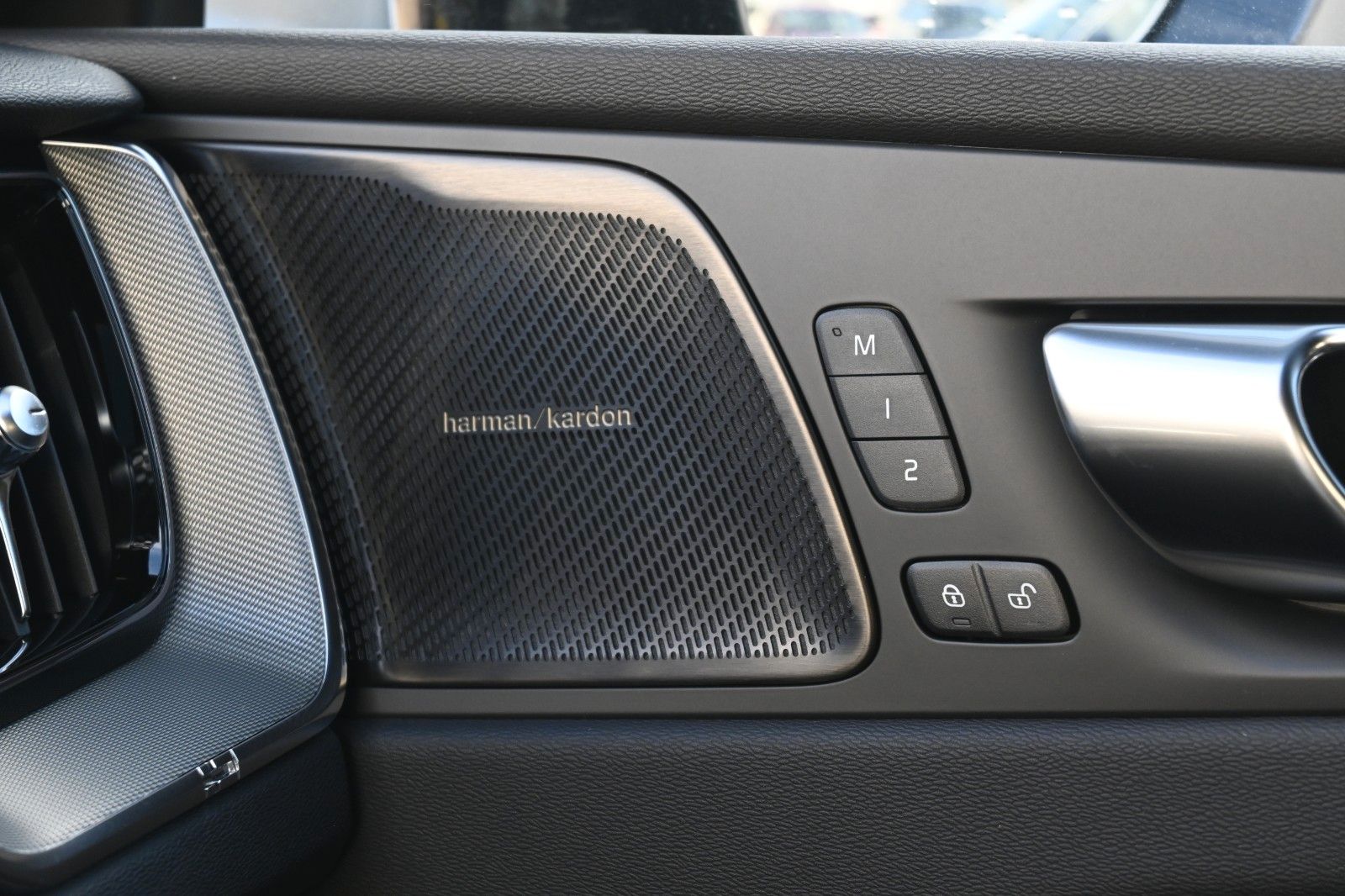 Volvo XC60 B5 AWD Plus Dark*H&K*FSHZG*360°*ACC*AHK