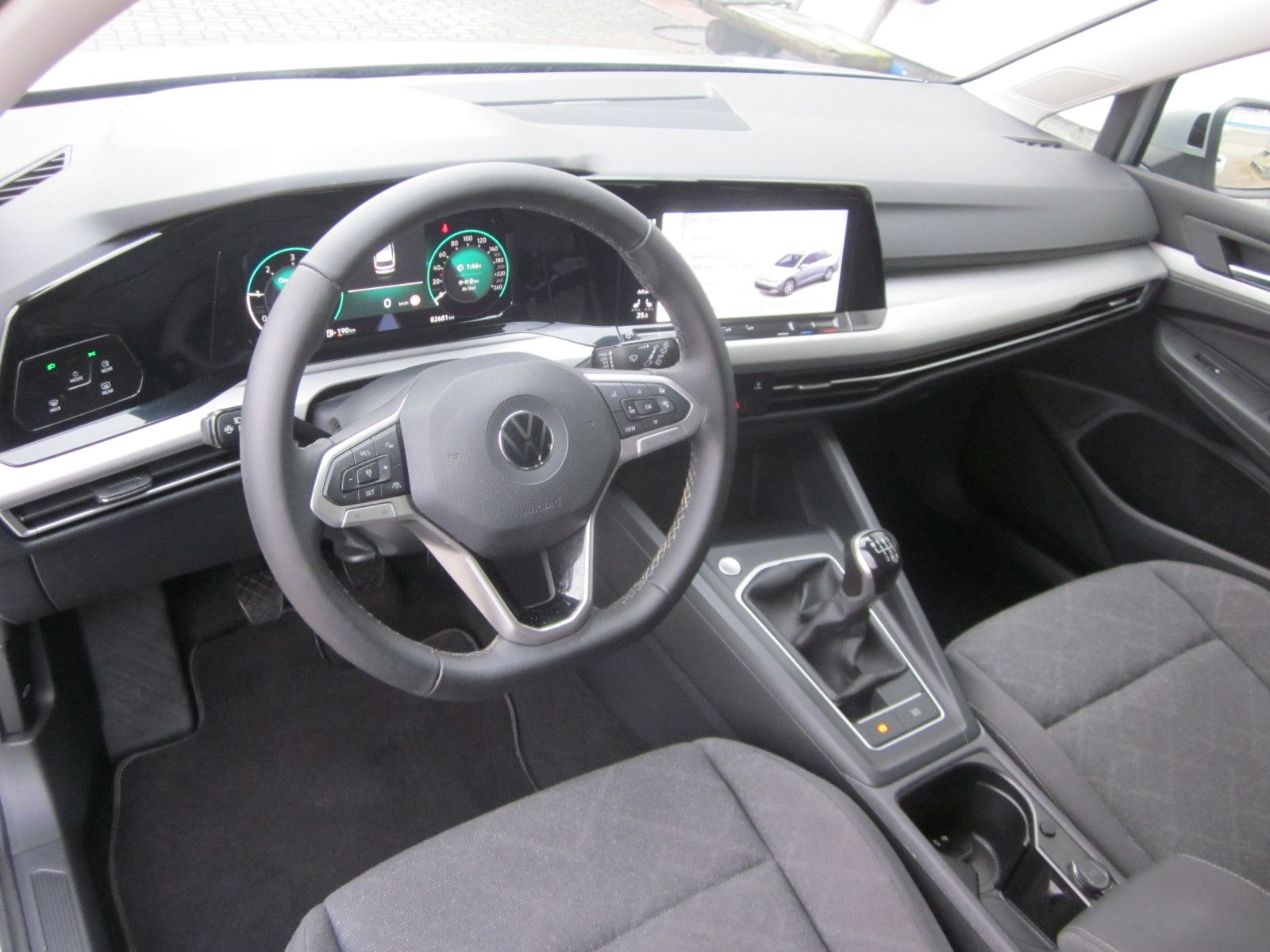 Volkswagen Golf VIII Variant Life - Samsaru's Car Outlet