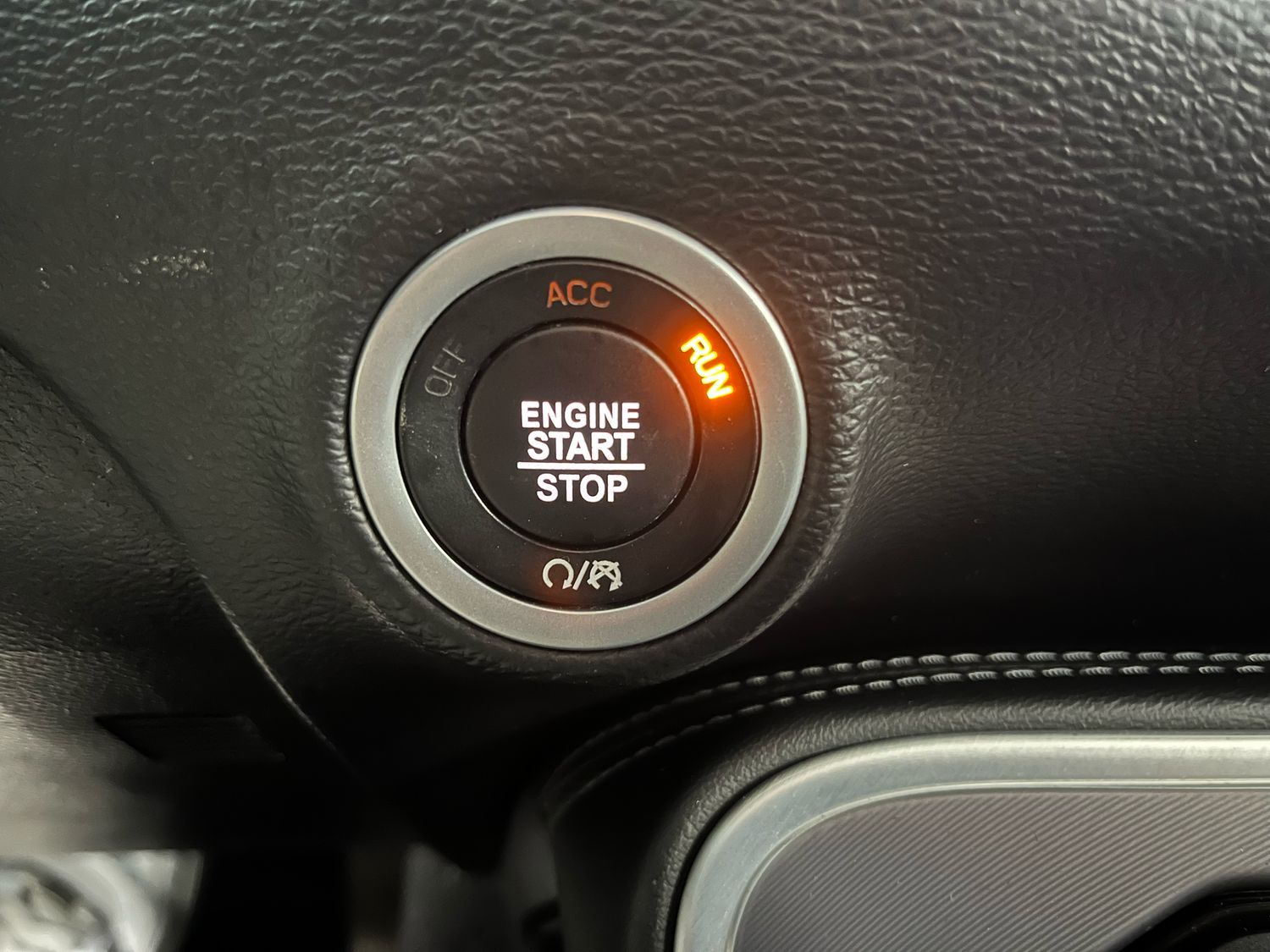 Dodge Challenger 5,7l V8 R/T /SZH/AUT./Kamera/Apple