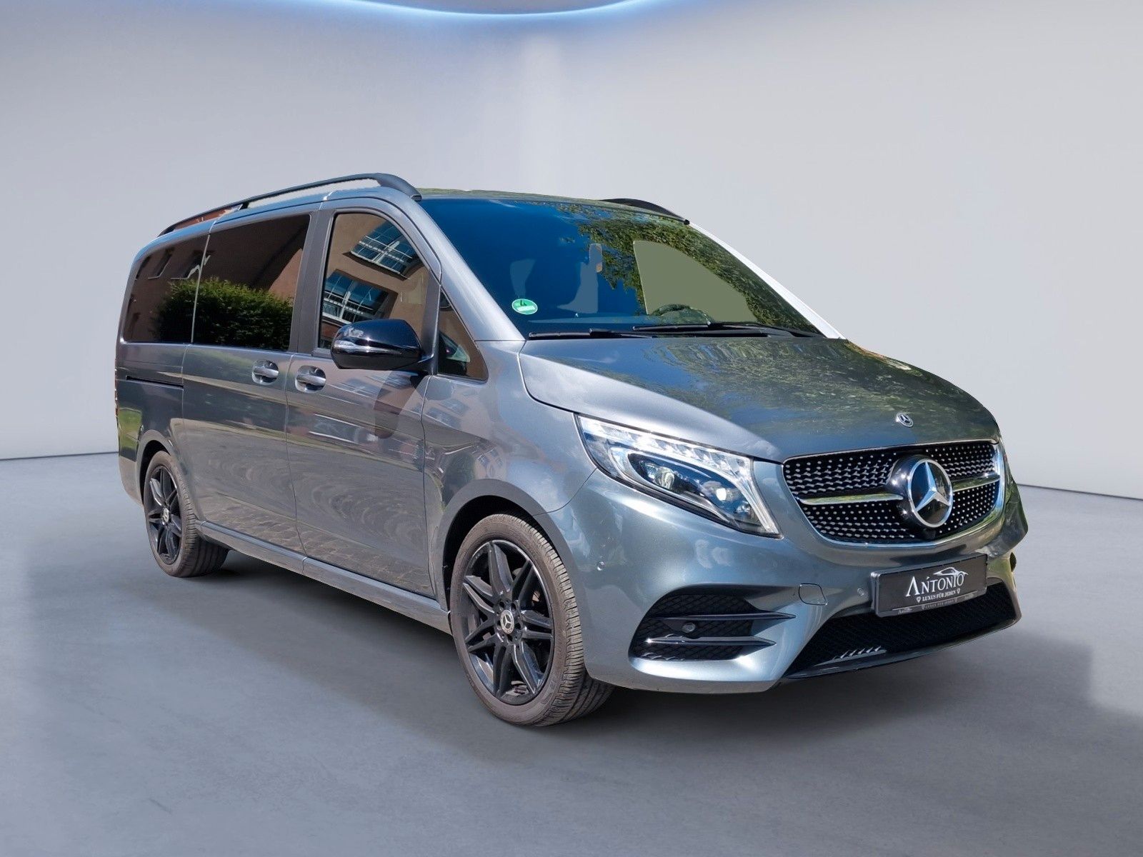 Mercedes-Benz V250d AMG-LINE - Samsaru's Car Outlet