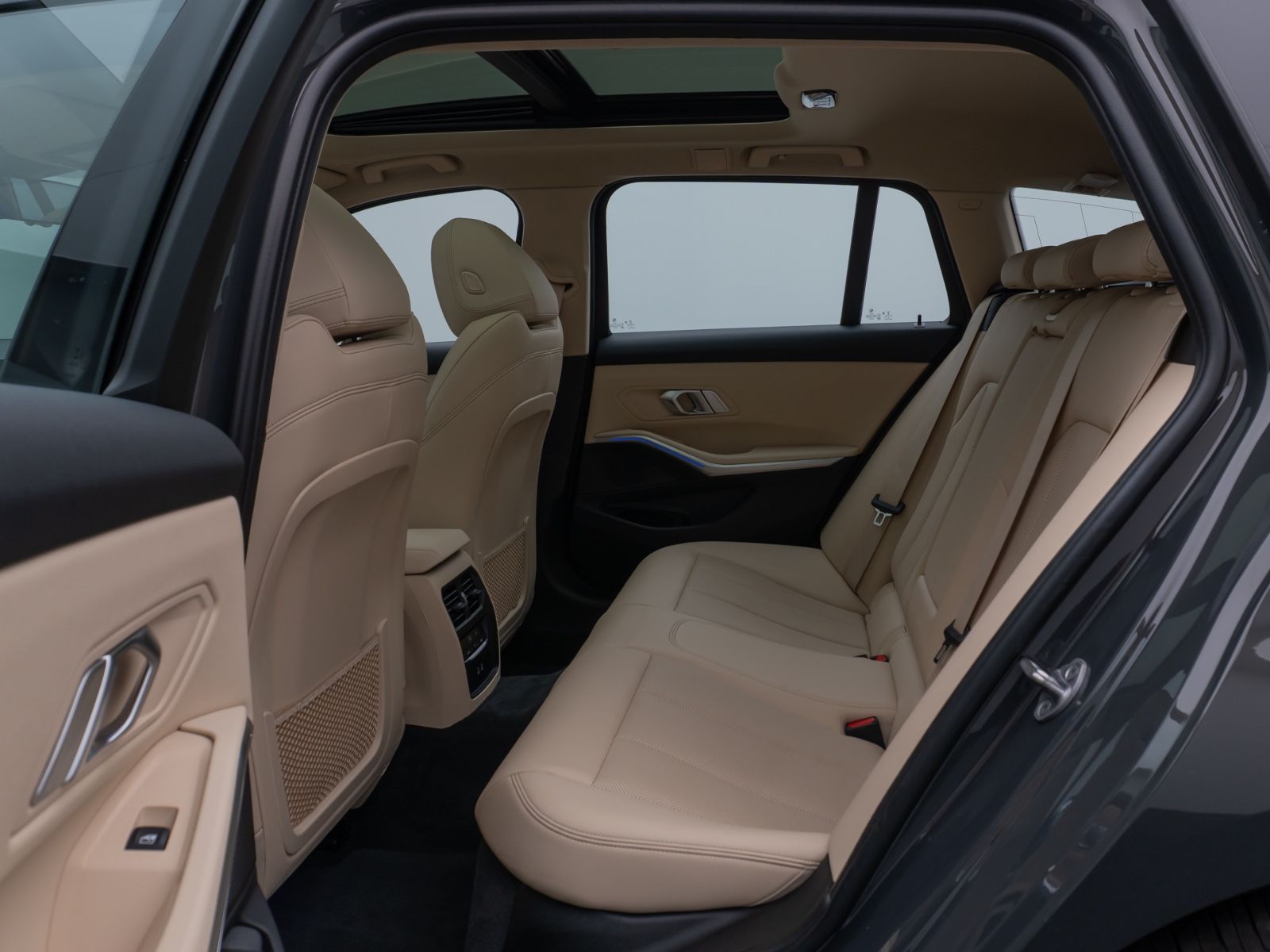 BMW 320d xD Luxury Line - Samsaru's Car Outlet
