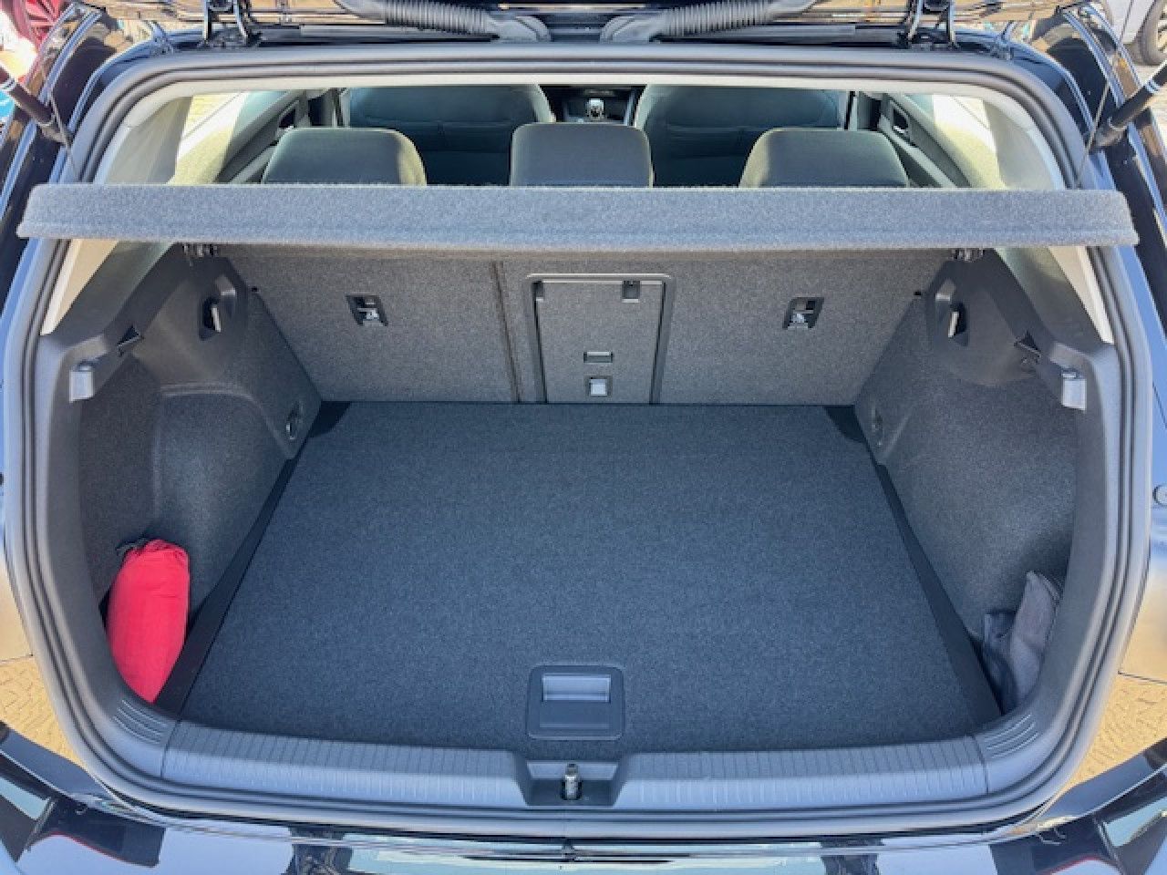Volkswagen Golf VIII Life 1.5 TSI - Samsaru's Car Outlet