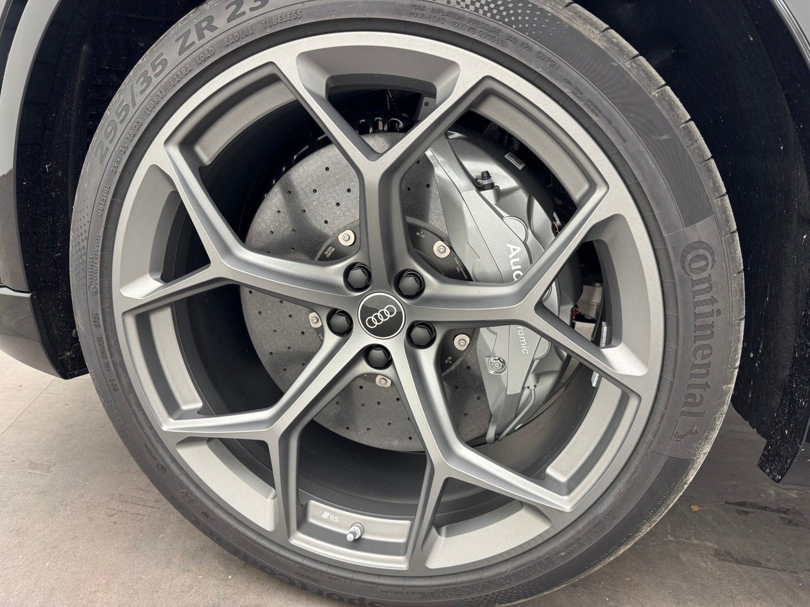 Audi RSQ8 performance 640PS Pano305Sportabgas23HeadUp