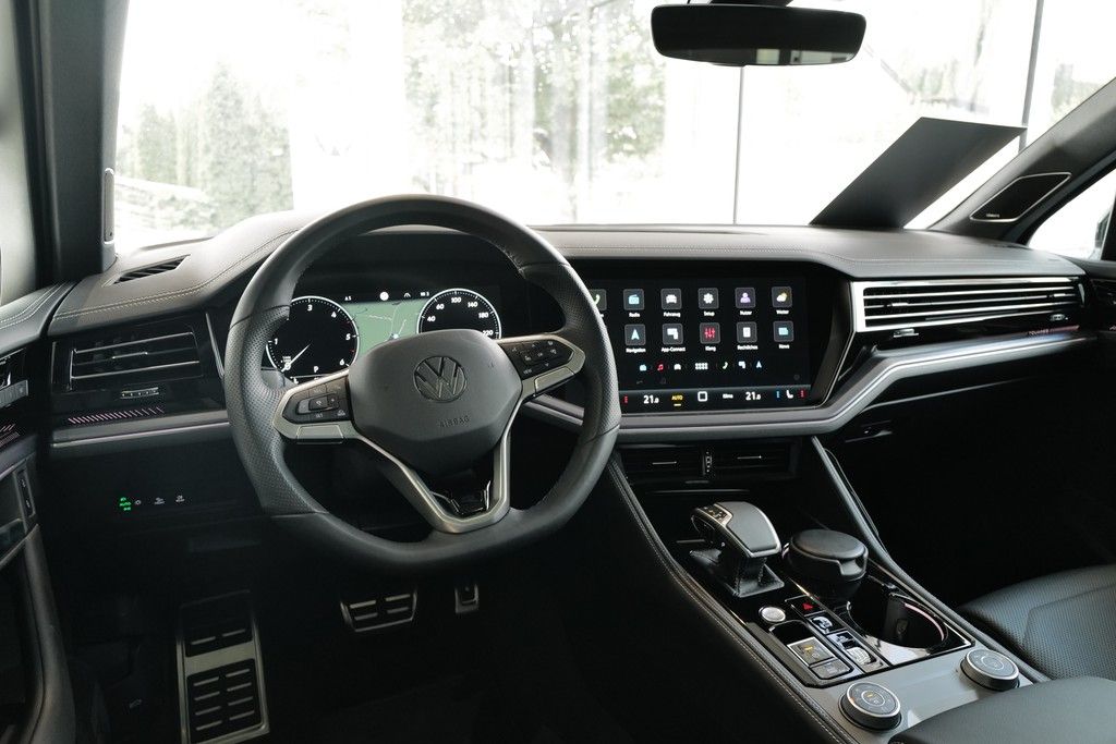 Volkswagen Touareg 3.0TDI R-Line BlackStyle Pano 360° Dynau