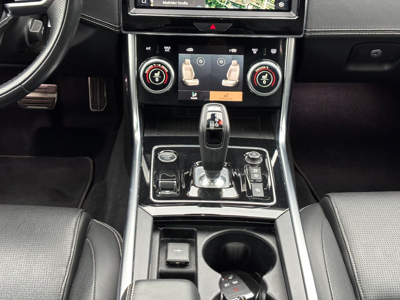 Jaguar XE R-Dynamic Black/360''KAM/PANO/EXCLUSIV/MERIDI