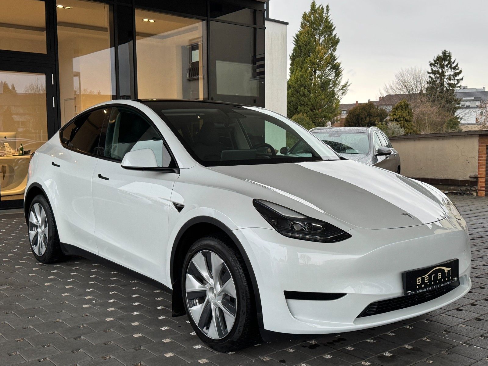 Tesla Model Y Premium Lang Range Allrad/581km 93% /AHK