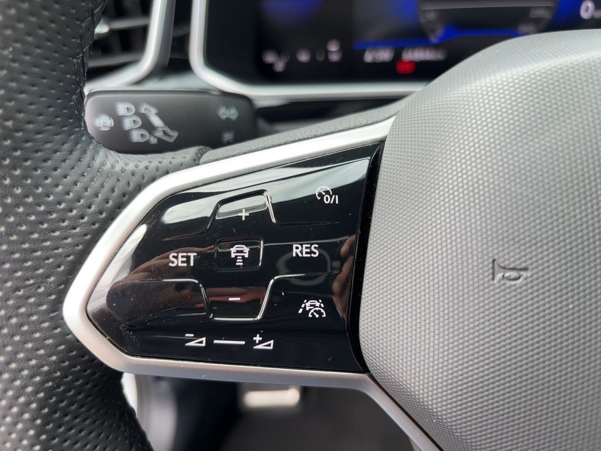 Volkswagen T-Roc 2.0 TDI R-Line - Samsaru's Car Outlet