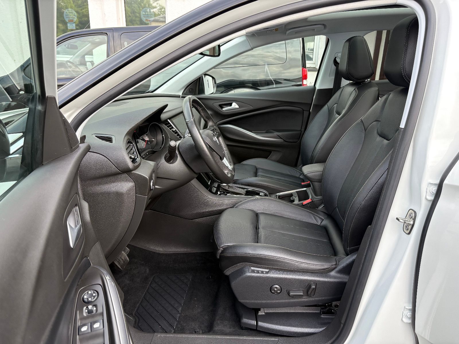 Opel Grandland 1.5 CDTI AUT Business Elegance - Samsaru's Car Outlet
