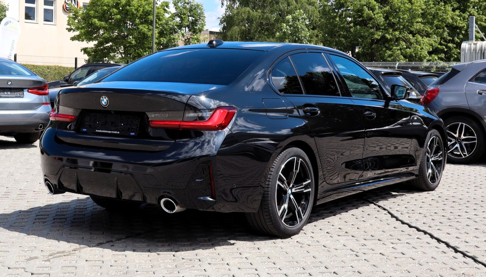 BMW 3 Lim. 320 d xDrive M Sport - Samsaru's Car Outlet