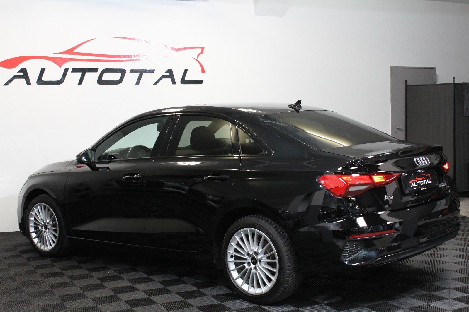 Audi A3*Limousine*30 TFSI*Advanced*Automatik*LED*Navi