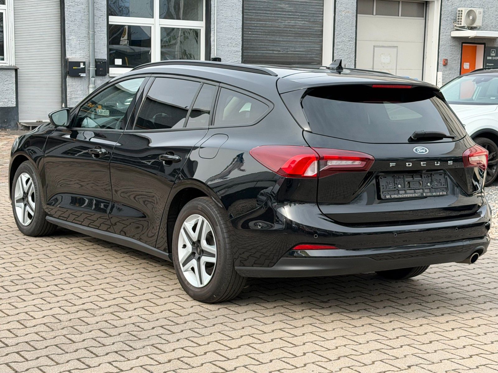 Ford Focus Turnier Cool & Connect*Autom*LED*AHK*Face
