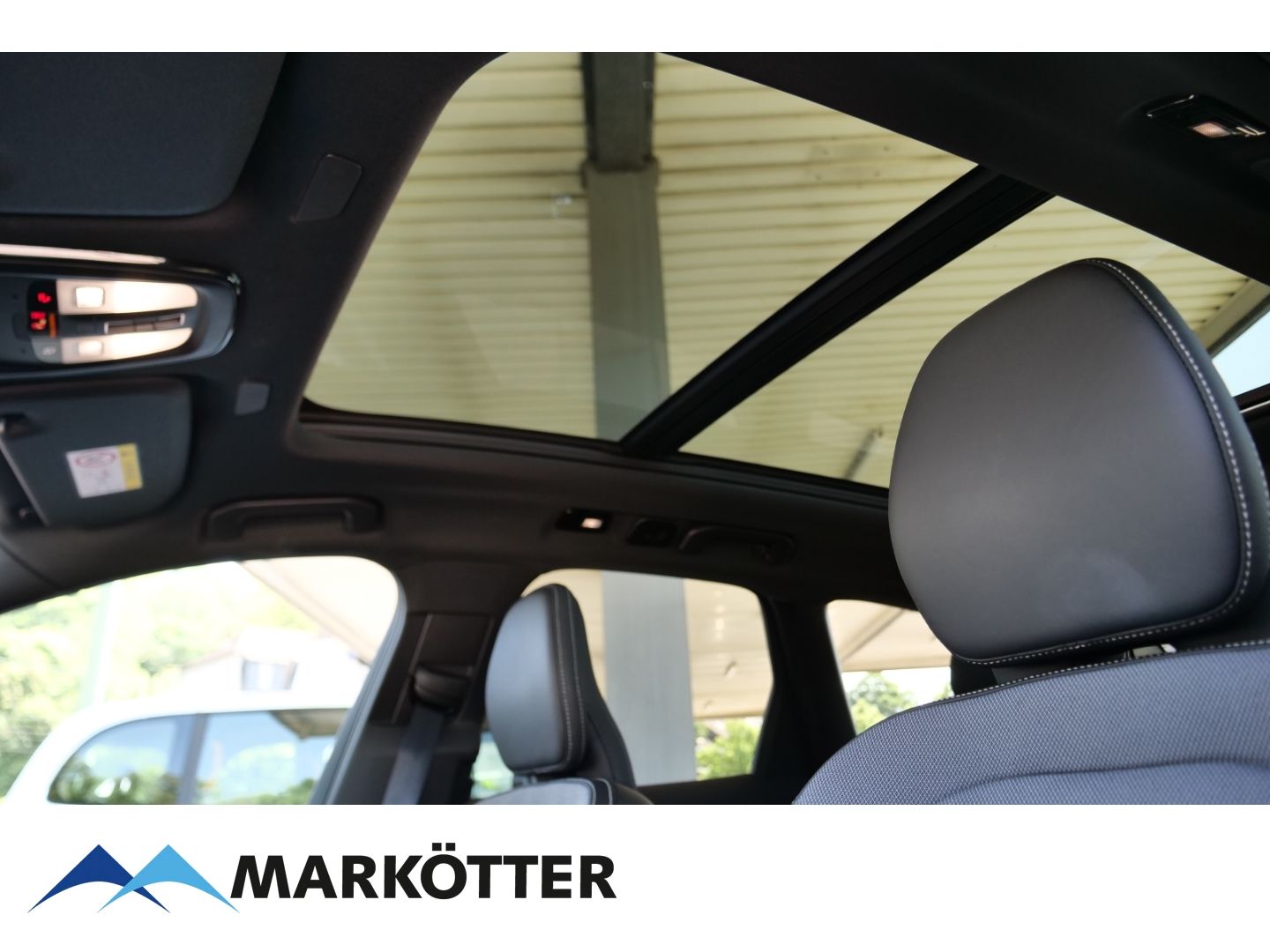 Volvo XC60 Plus Black Edition Plug-In Hybrid AWD T6 - Samsaru's Car Outlet