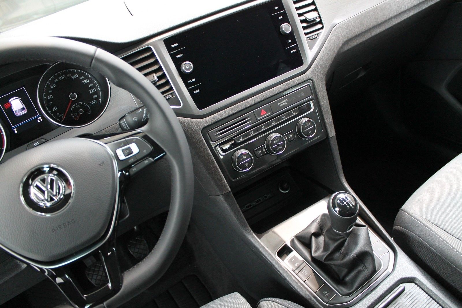 Volkswagen Golf Sportsvan 1.5 TSI ACT Comfortline - Samsaru's Car Outlet