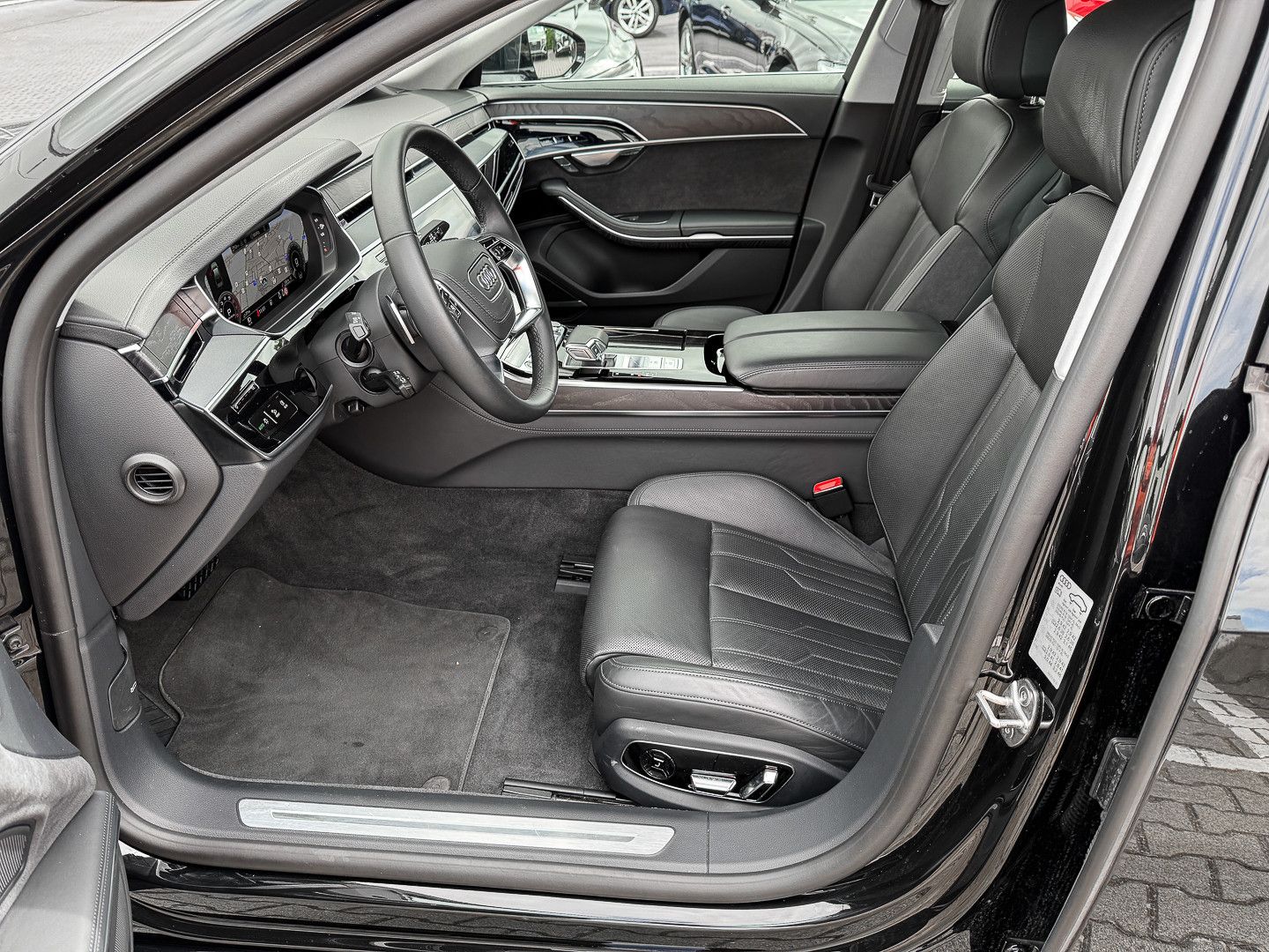 Audi A8 L 60 TFSI e quattro - Samsaru's Car Outlet