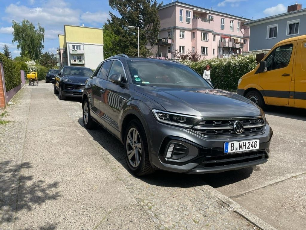 Volkswagen T-Roc 1.5 TSI R-Line - Samsaru's Car Outlet
