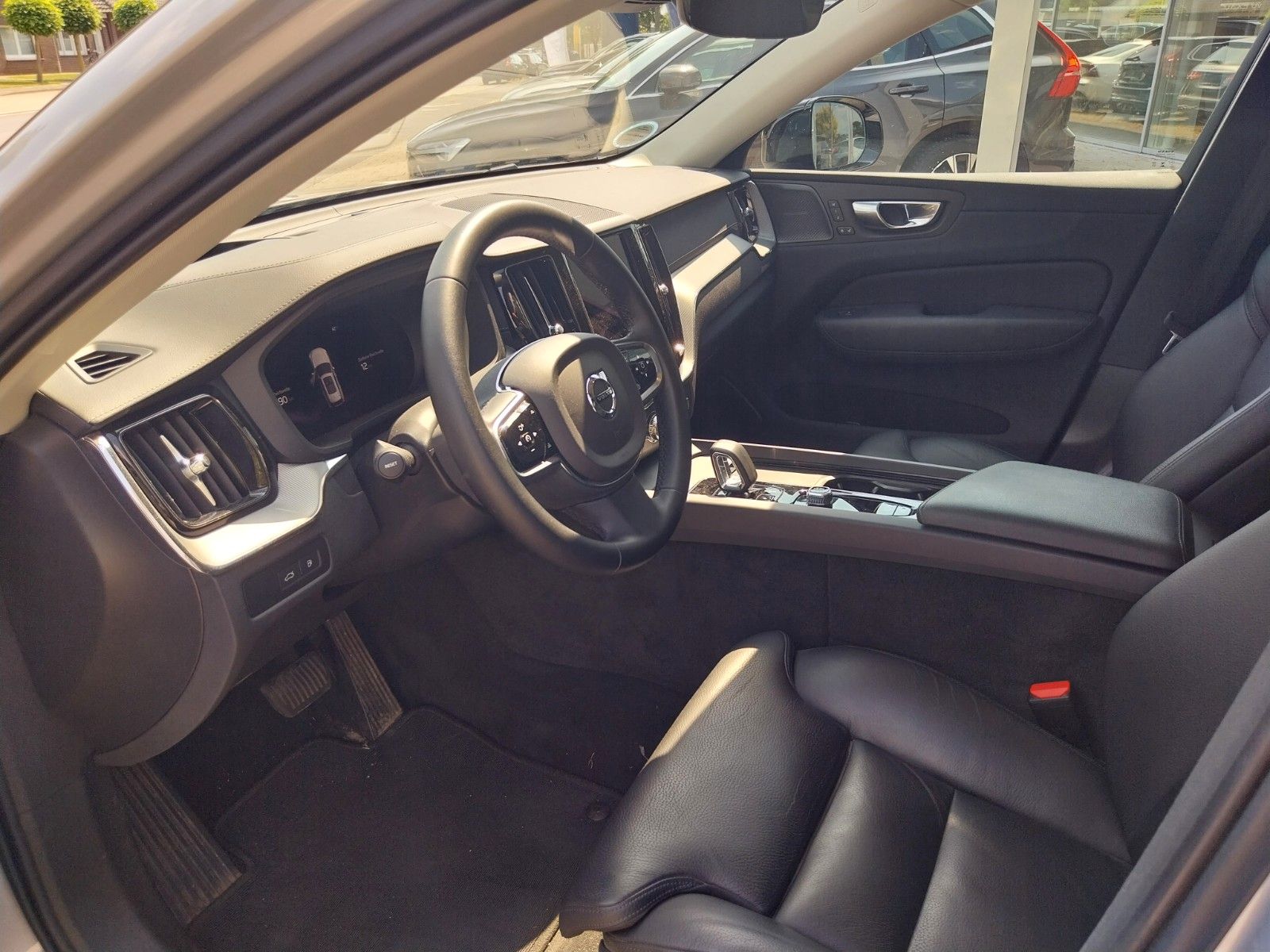 Volvo XC60 Ultimate Dark Recharge Plug-In Hybrid AWD - Samsaru's Car Outlet