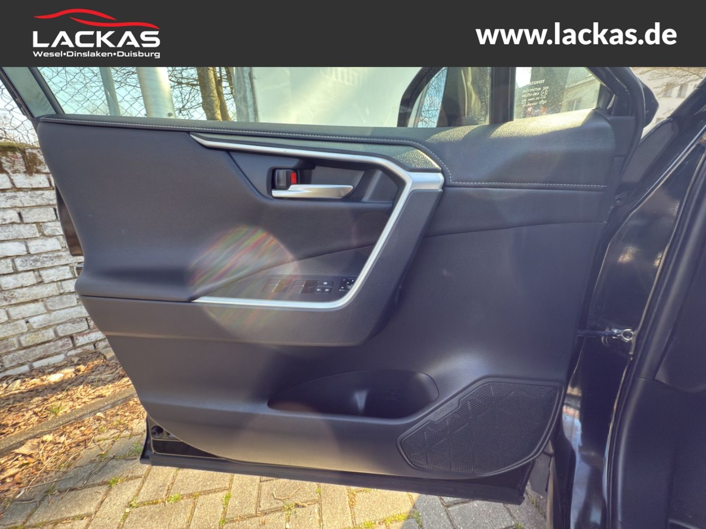 Toyota RAV 4 Hybrid 4x2 - Samsaru's Car Outlet