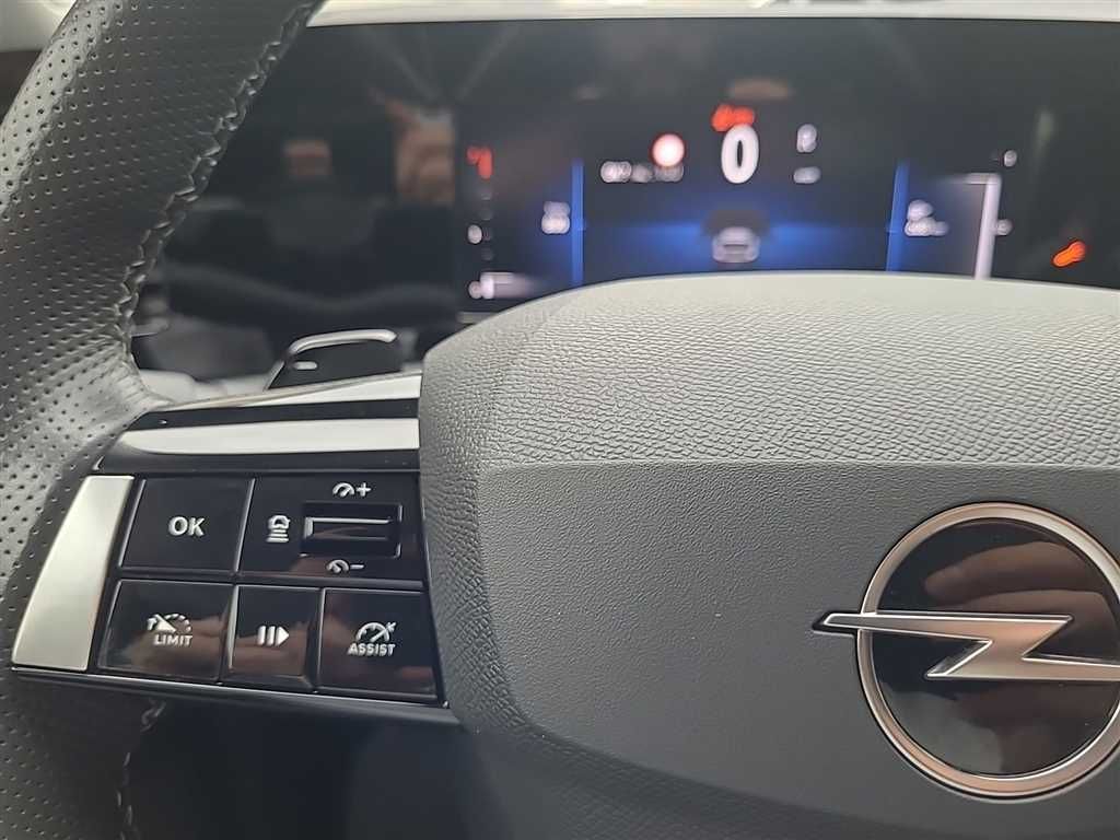 Opel Astra L 1.2 Business Edition - Samsaru's Car Outlet