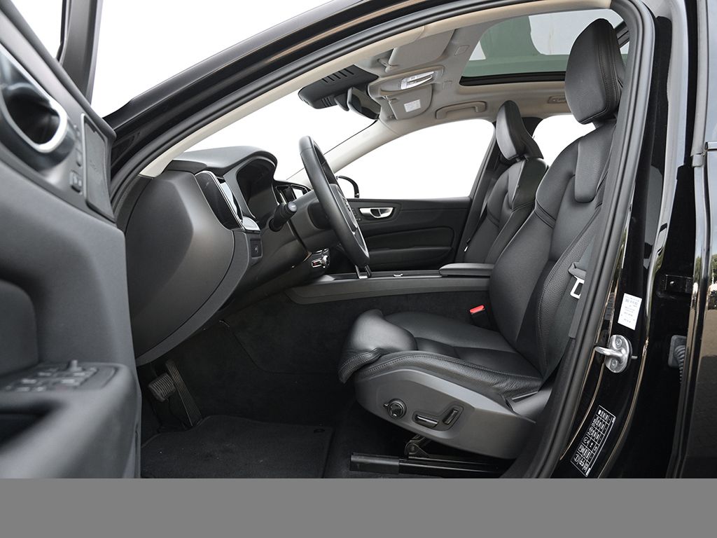 Volvo XC60 B4 Plus Dark - Samsaru's Car Outlet