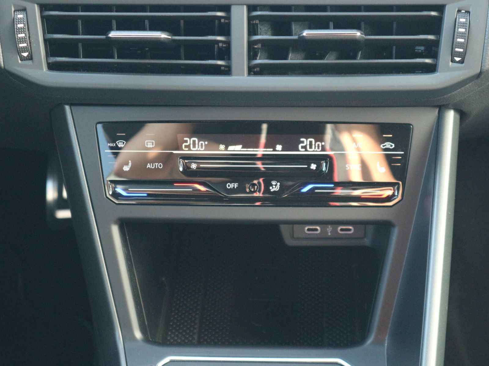 Volkswagen Taigo R-Line 1.5 TSI DSG - Samsaru's Car Outlet