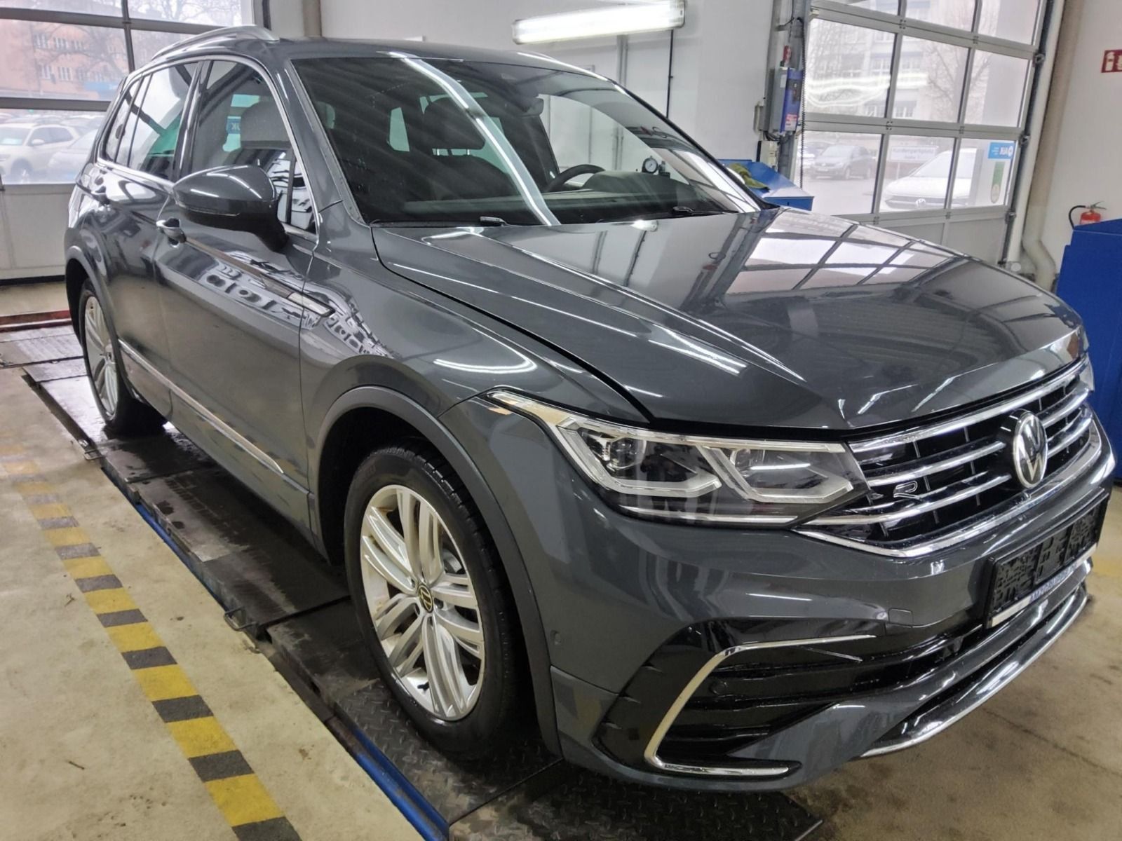 Volkswagen Tiguan 2.0 TDI R-Line 4Motion*AHK*LED-Matrix*
