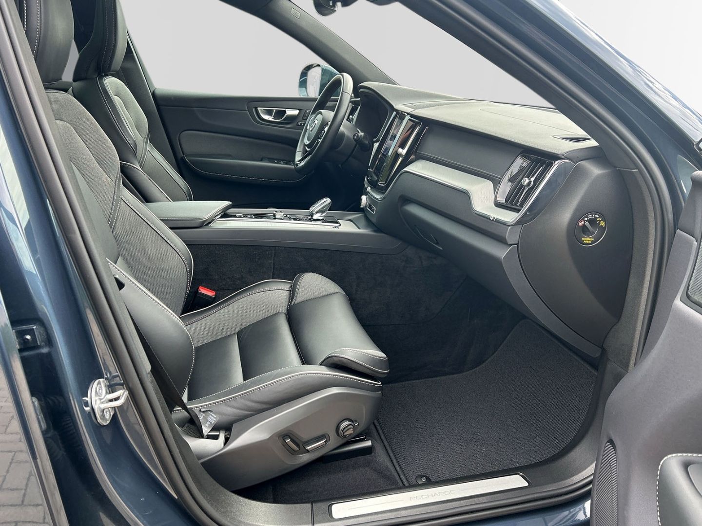 Volvo XC60 Recharge T8 AWD Ultimate Bright 21'' ACC AH