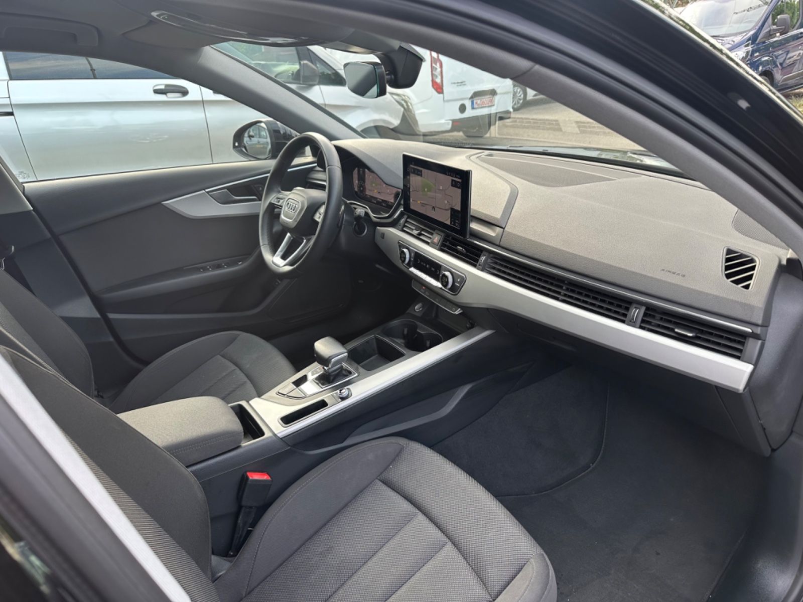 Audi A4 Avant 35 TFSI S-LINE - Samsaru's Car Outlet