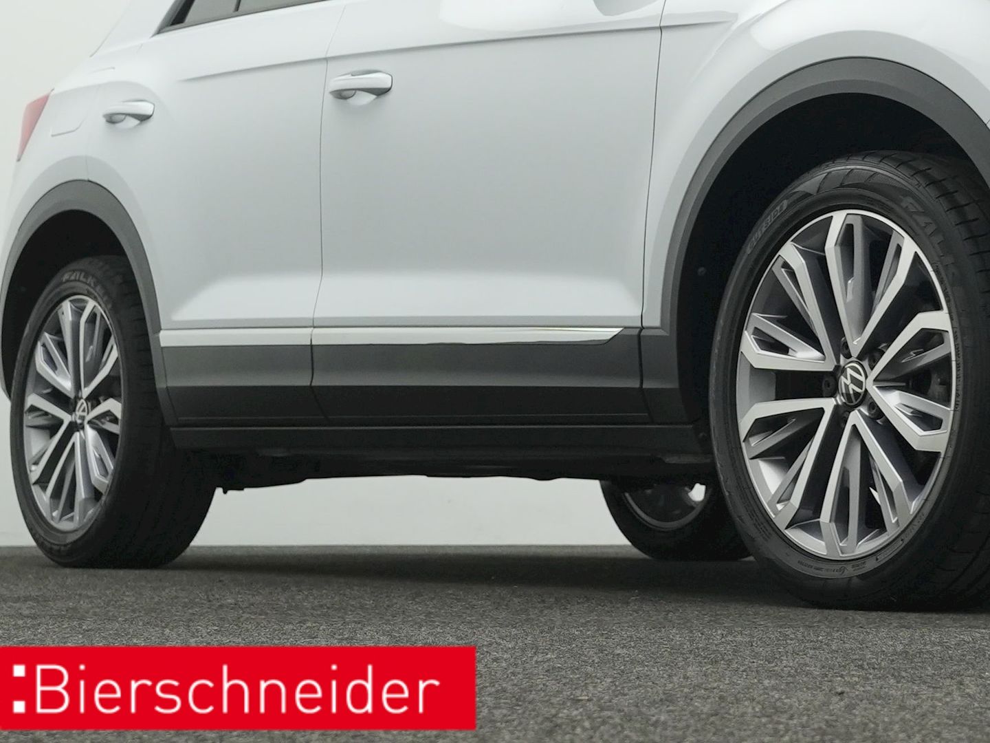 Volkswagen T-Roc 1.5 TSI Active - Samsaru's Car Outlet