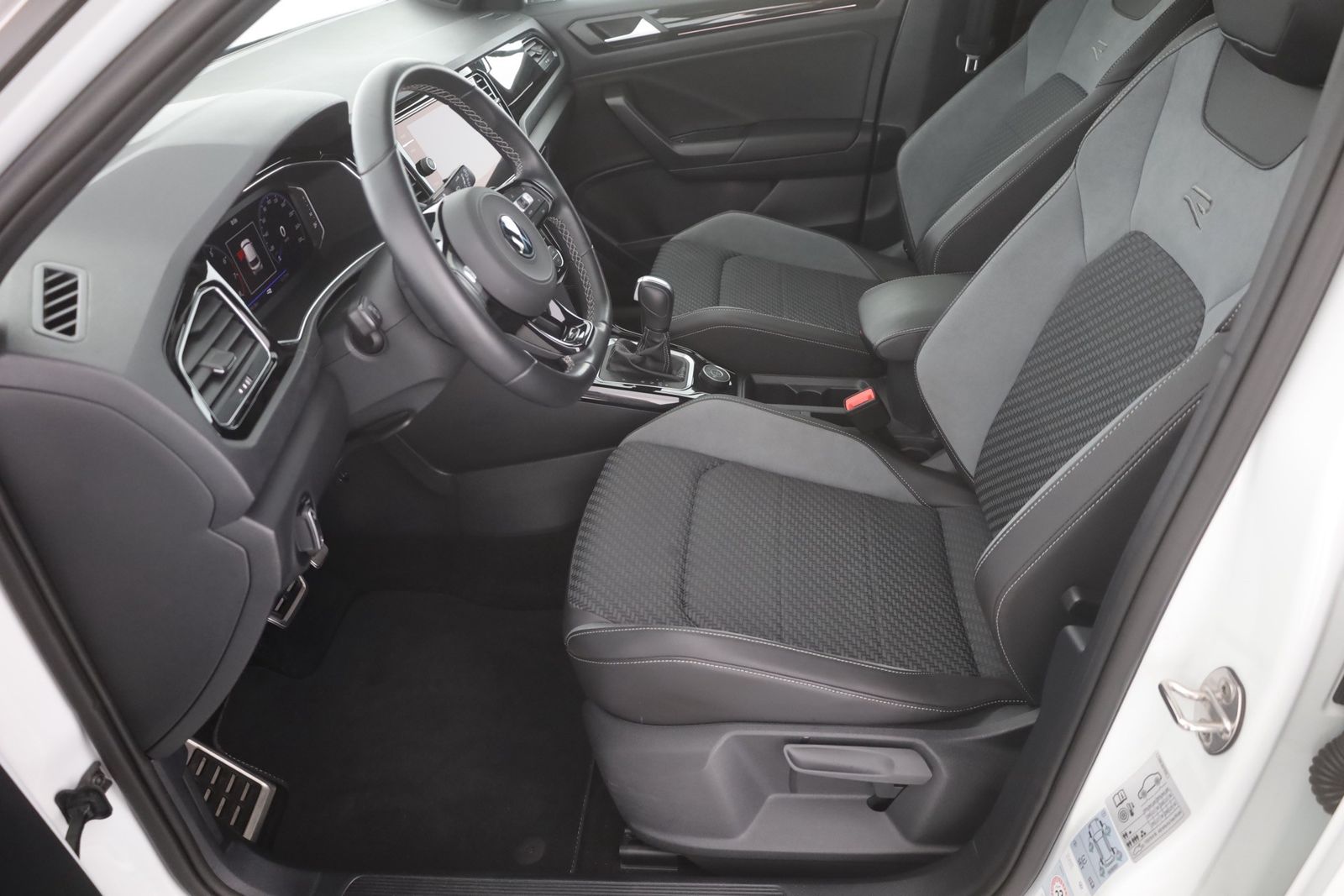 Volkswagen T-Roc 2.0 TSI R 4Motion - Samsaru's Car Outlet