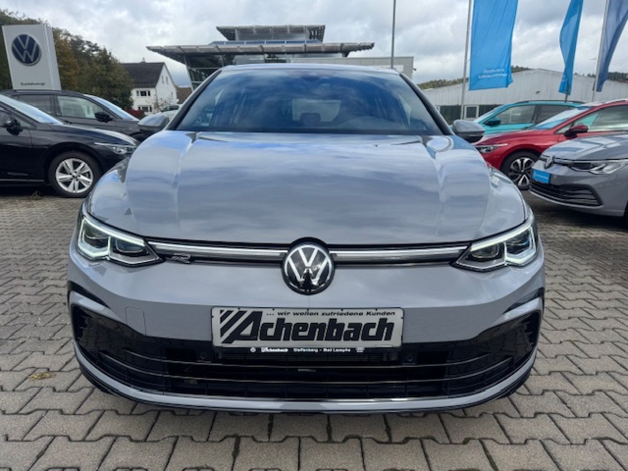 Volkswagen Golf VIII R-Line 1.5 eTSI DSG - Samsaru's Car Outlet