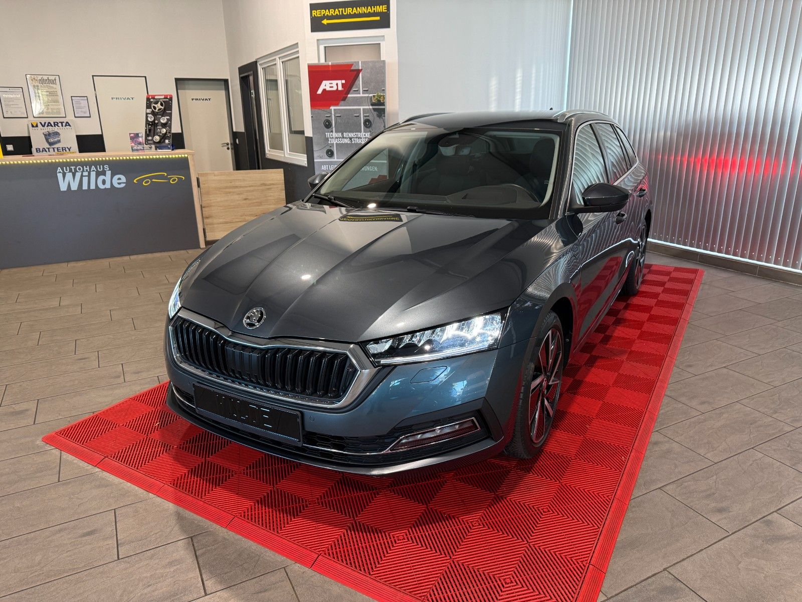 Skoda Octavia Combi First Edition iV - Samsaru's Car Outlet