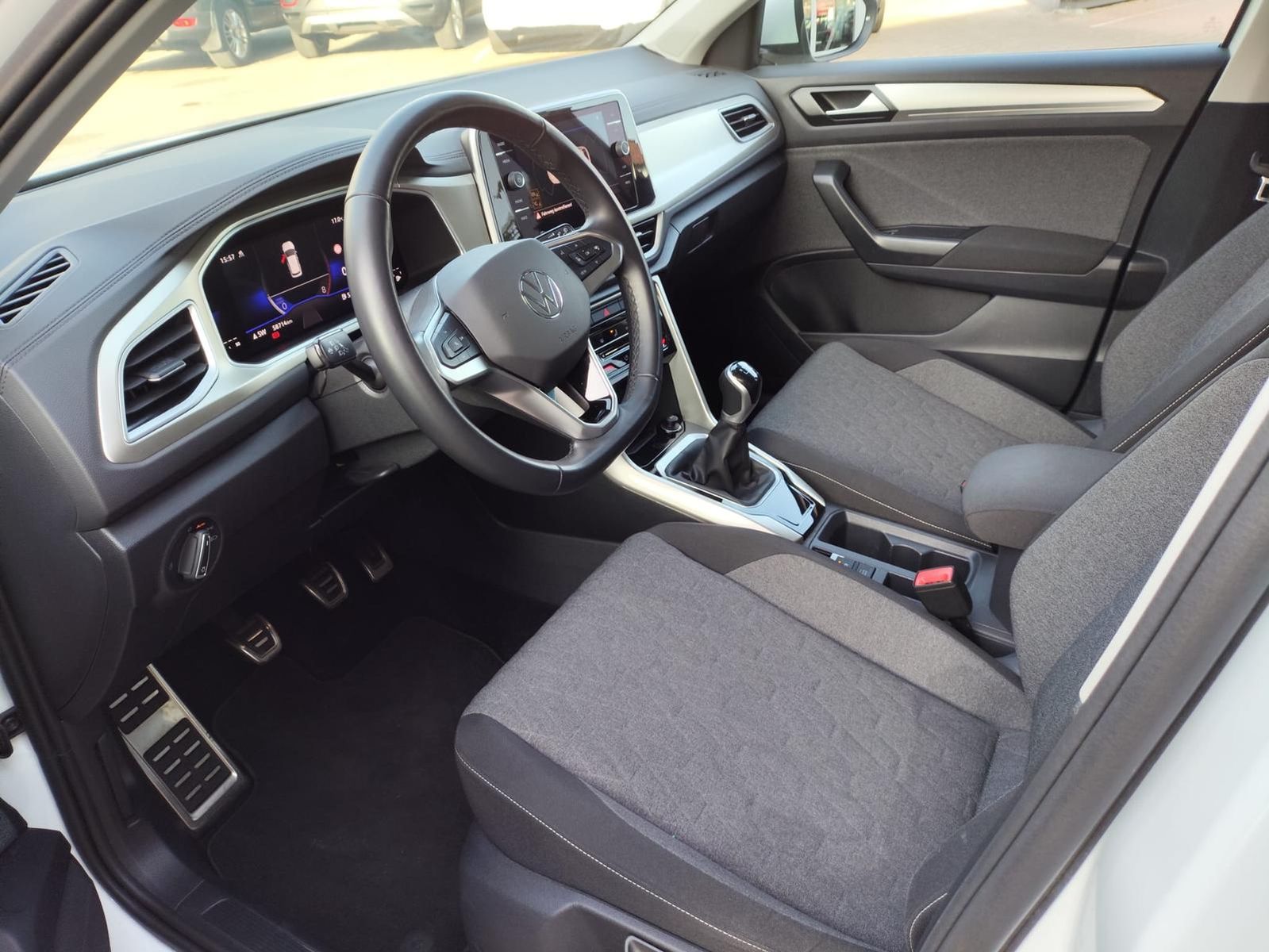 Volkswagen T-Roc 1.0 TSI Move - Samsaru's Car Outlet
