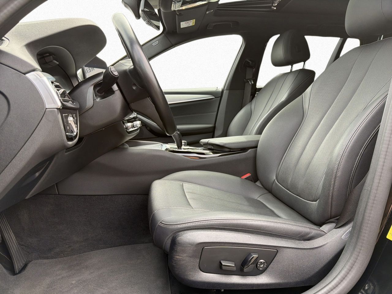 BMW 530e xDrive Tour Pano AHK AdLED St&Go 360° HiFi