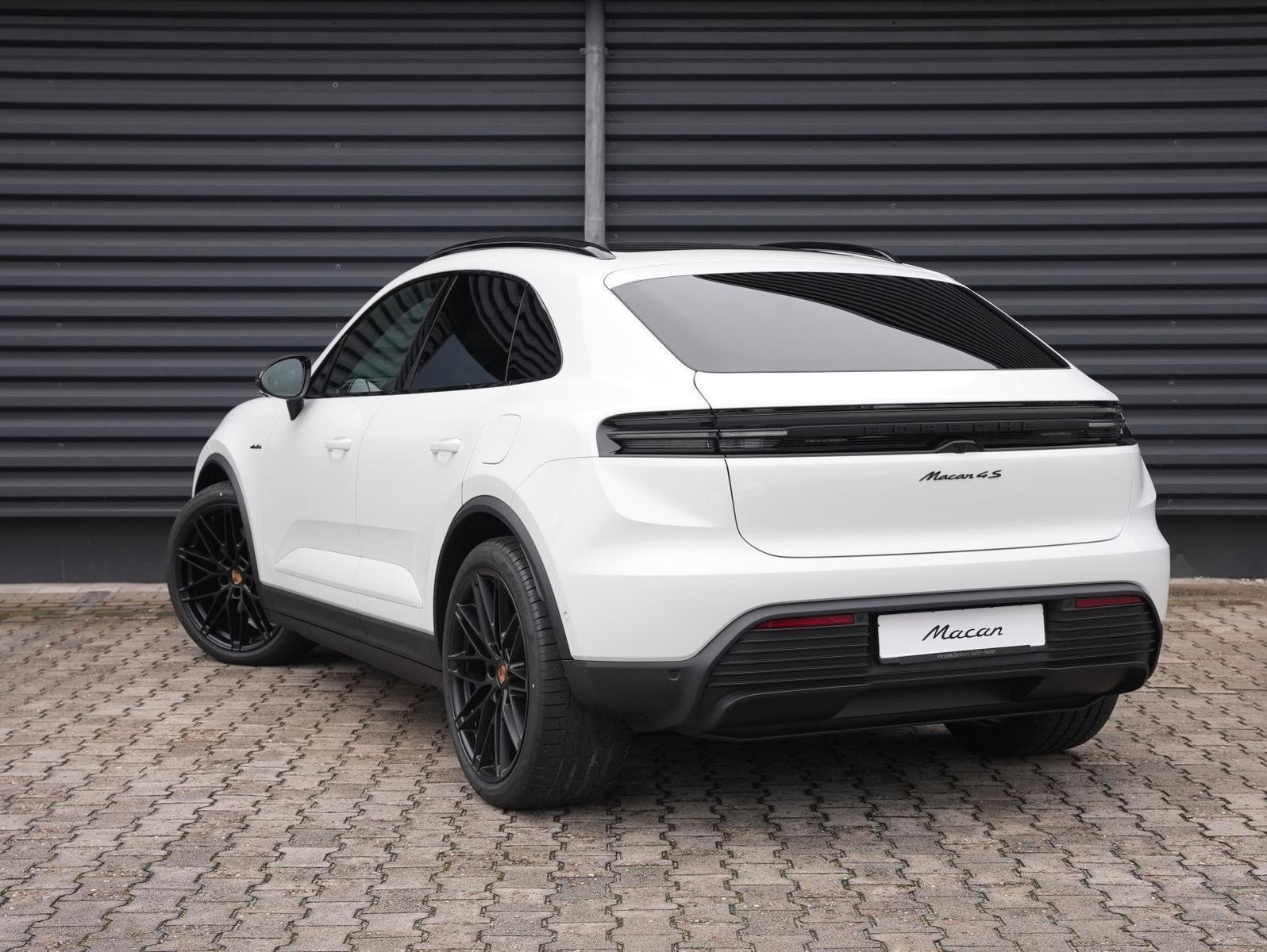 Porsche Macan 4S - Samsaru's Car Outlet