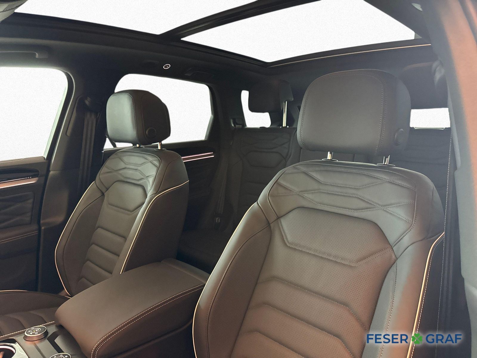 Volkswagen Touareg 3.0 TDI DSG R-LINE AHK DYNADUIO HUD PANO
