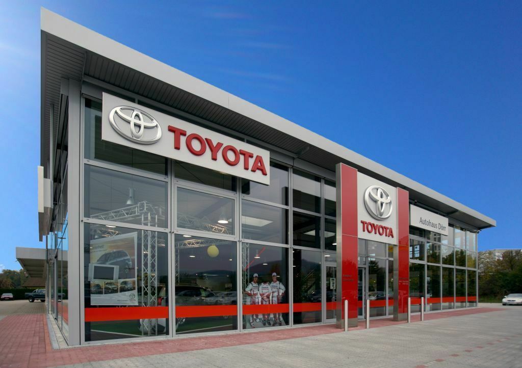 Toyota C-HR Hybrid Flow - Samsaru's Car Outlet